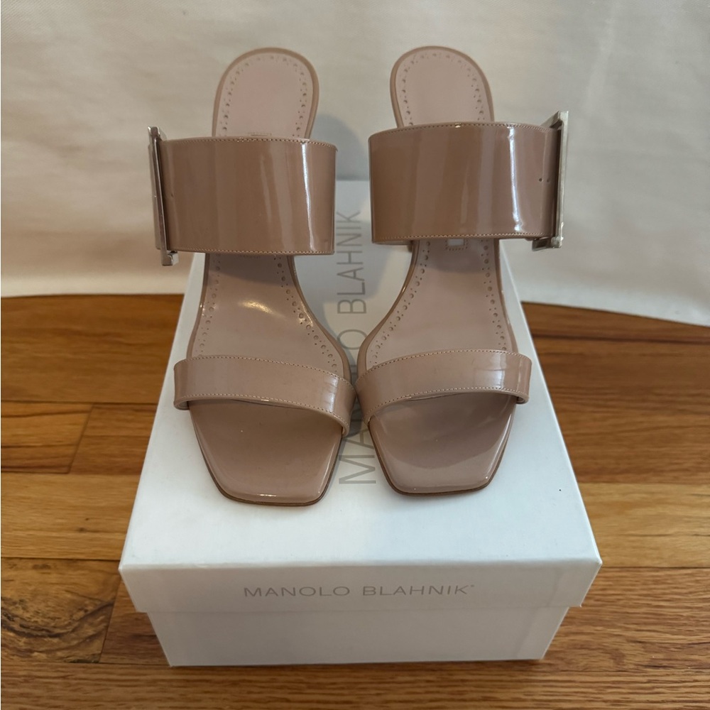 Manolo Blahnik Arremu Sandals